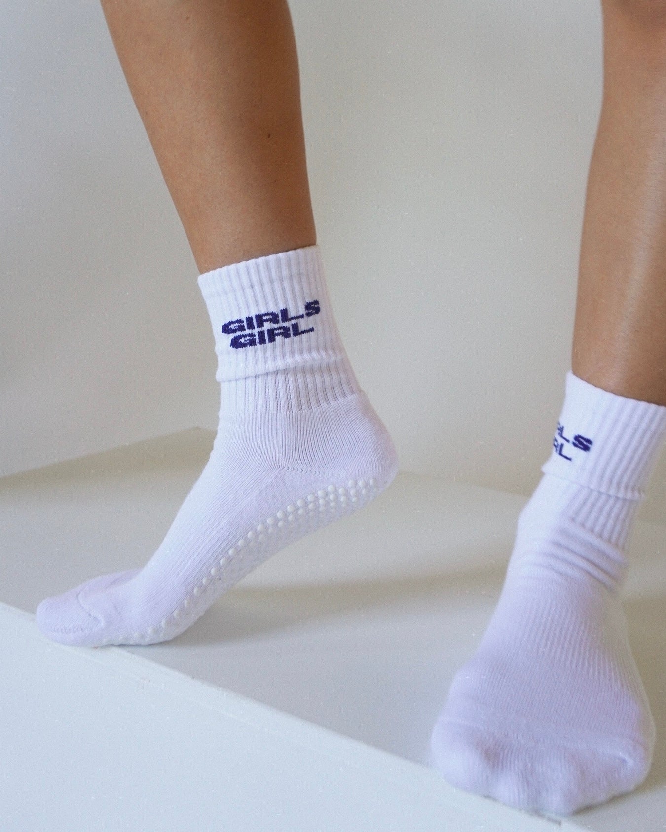 GIRLS GIRL GRIP | Full Crew